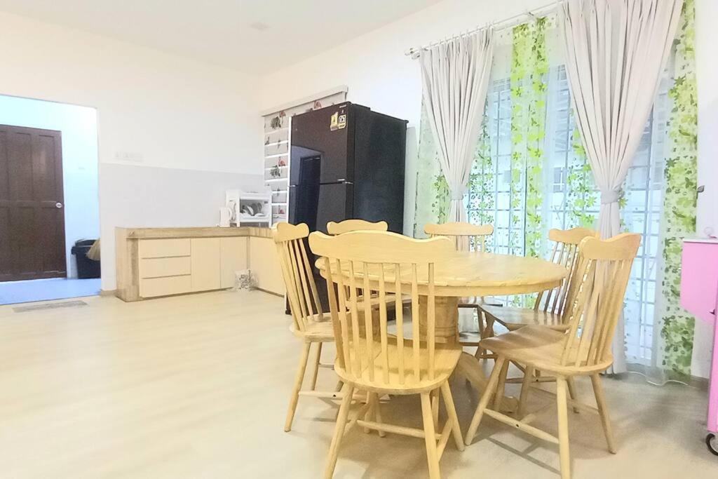 Single Storey 12 Pax Holiday home